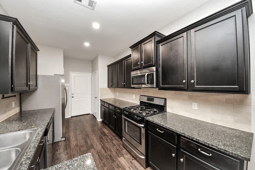 16130 Beachside Place - Photo 18