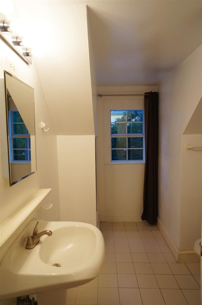 2404 Nottingham Street - Photo 11