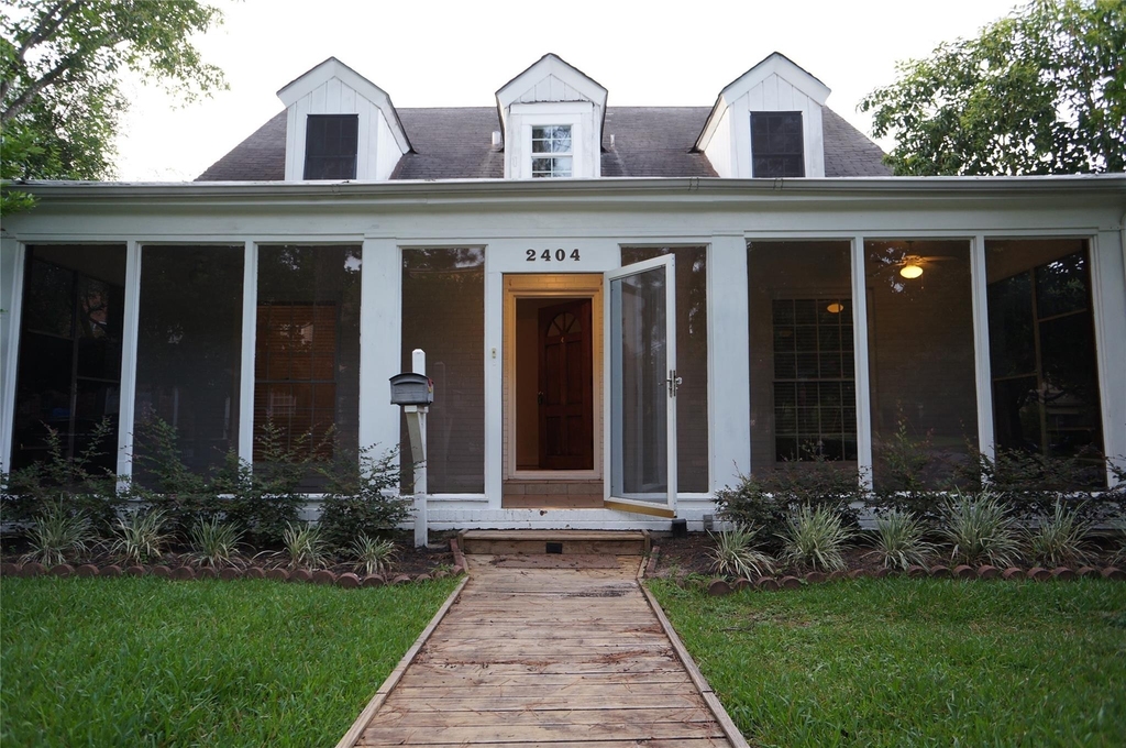 2404 Nottingham Street - Photo 0