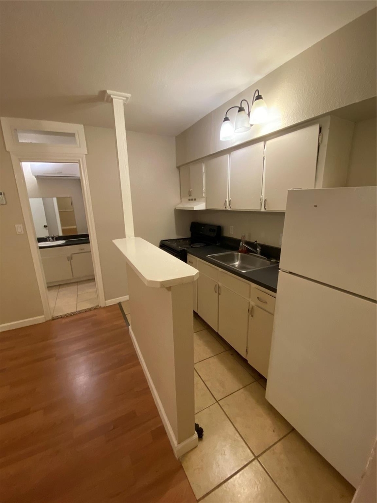 502 West Alabama Street - Photo 3