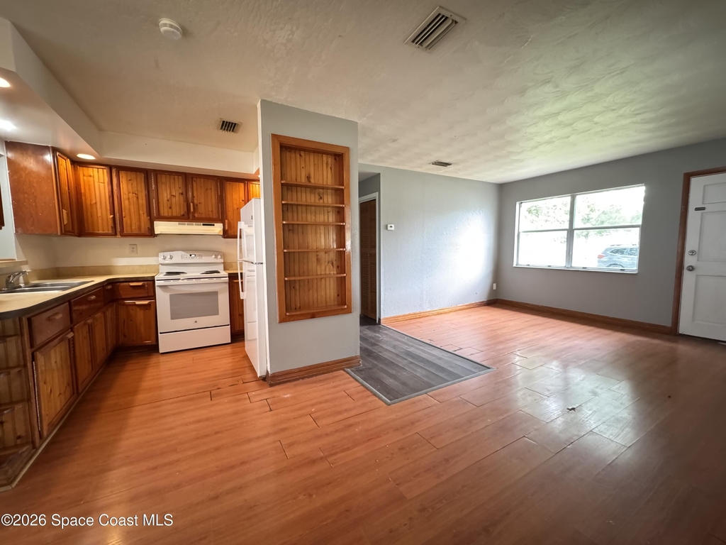 2506 Stratford Drive - Photo 5