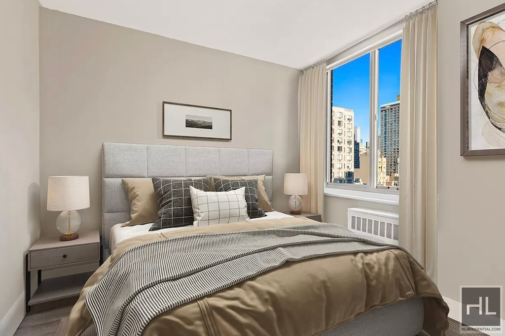 Second Avenue - Photo 2