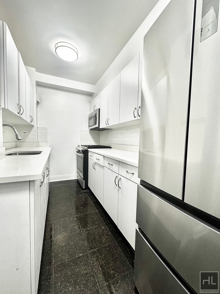 East 57 Street - Photo 8