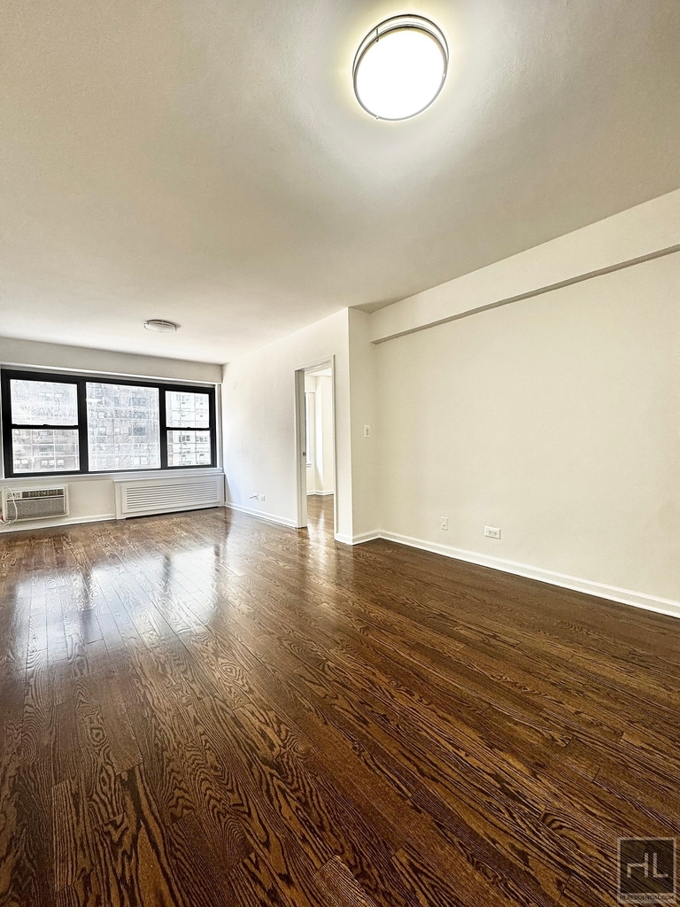 East 57 Street - Photo 0