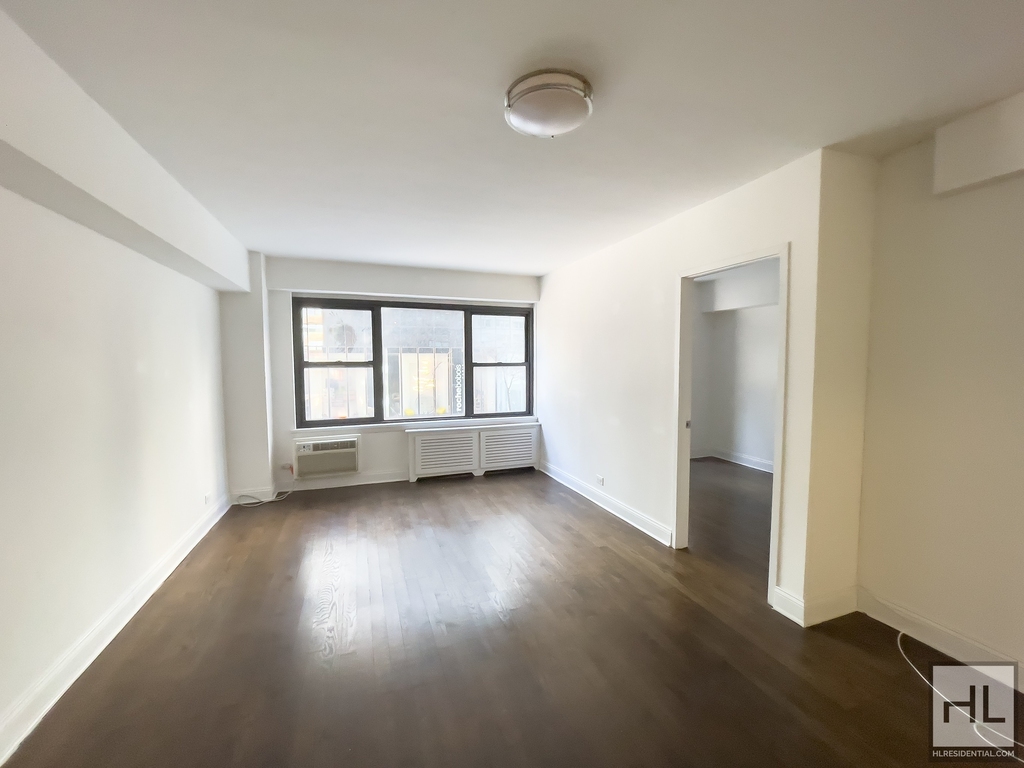 East 57 Street - Photo 2