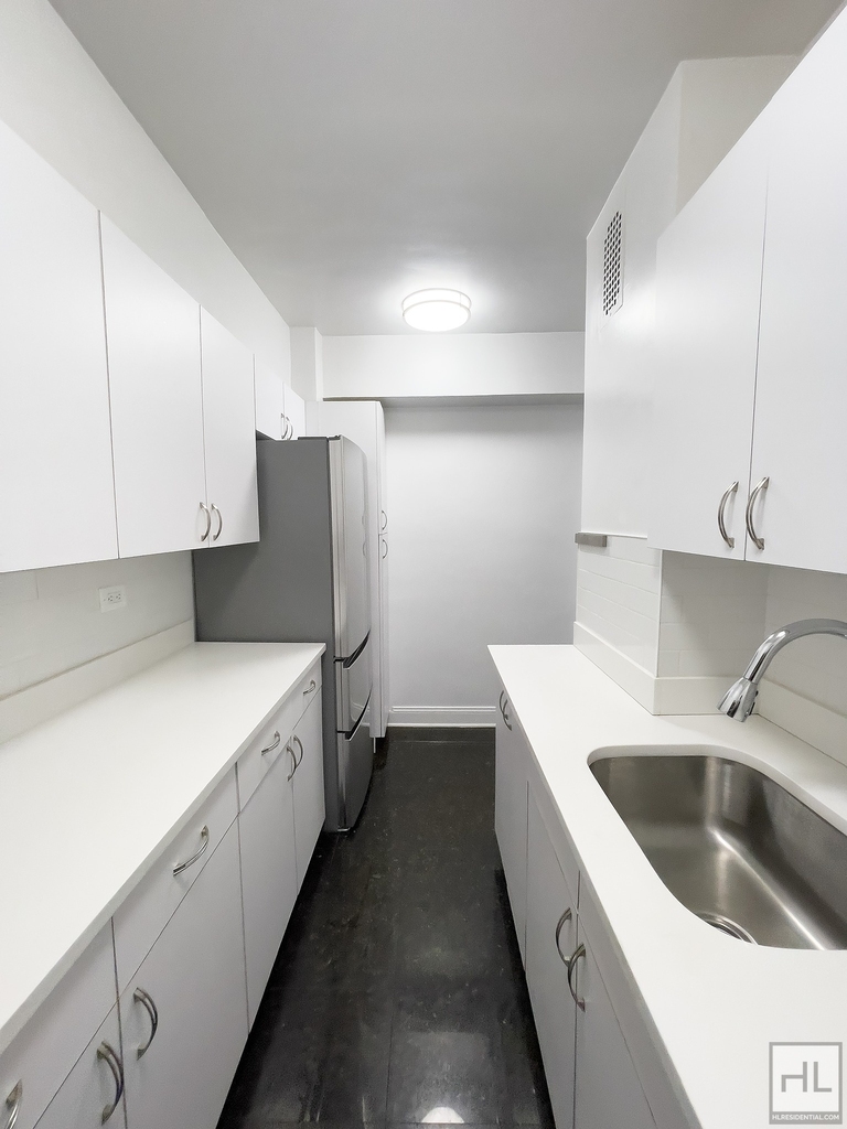 East 57 Street - Photo 9
