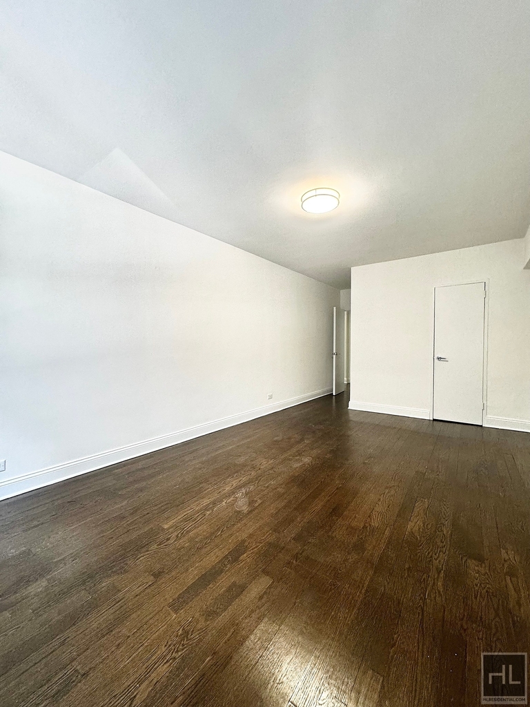 East 57 Street - Photo 7