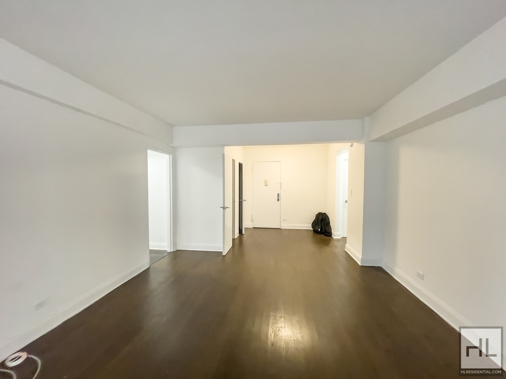 East 57 Street - Photo 3