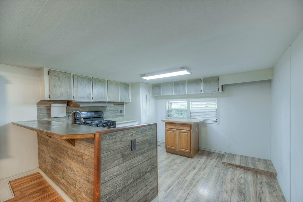 104 W Paradise Drive - Photo 4