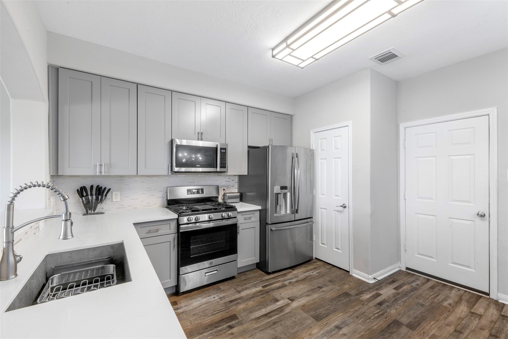 1413 Highway 146 S - Photo 9