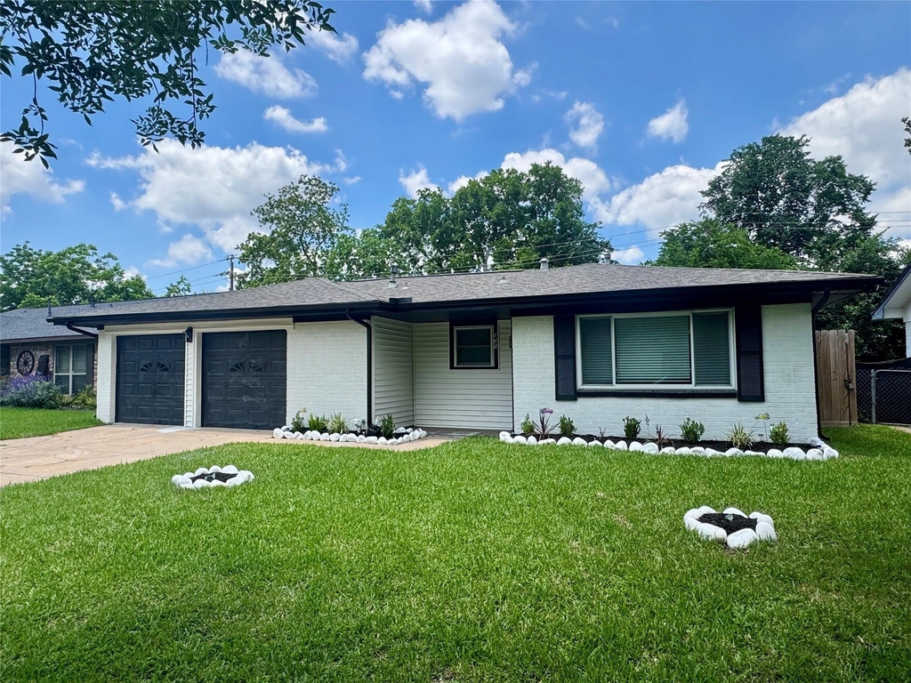 535 Elton Street - Photo 0