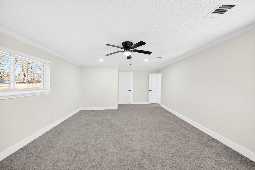 535 Elton Street - Photo 2