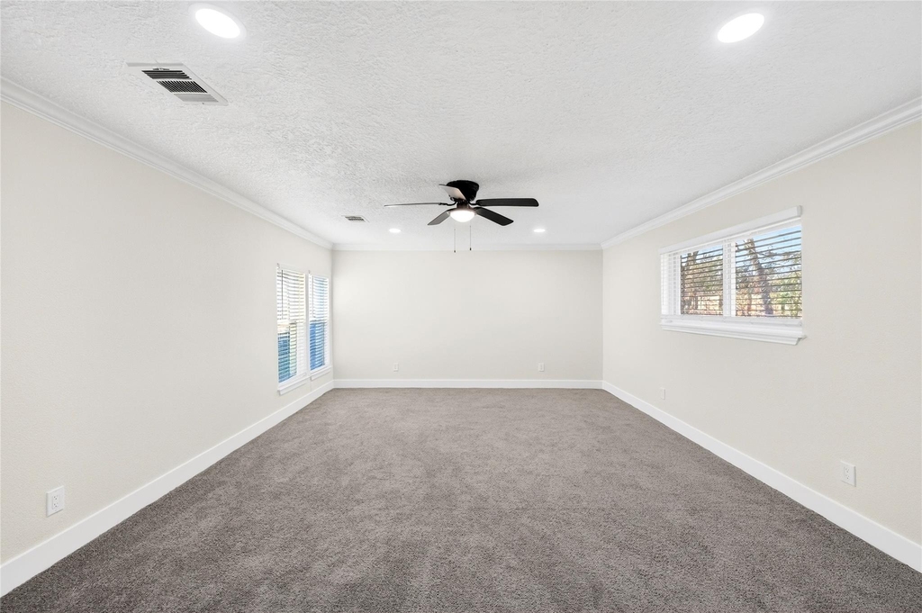 535 Elton Street - Photo 3