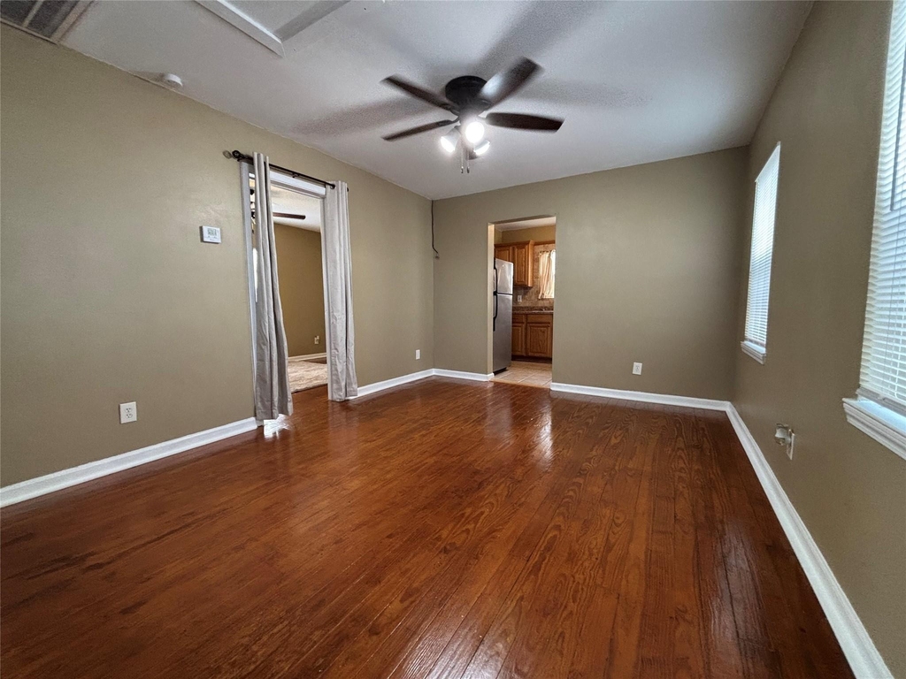 422 W Burleson Street - Photo 8