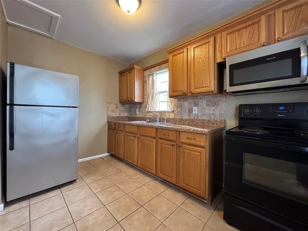 422 W Burleson Street - Photo 6