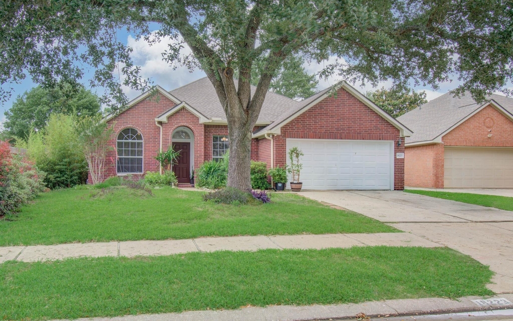 18223 Heathridge Lane - Photo 2