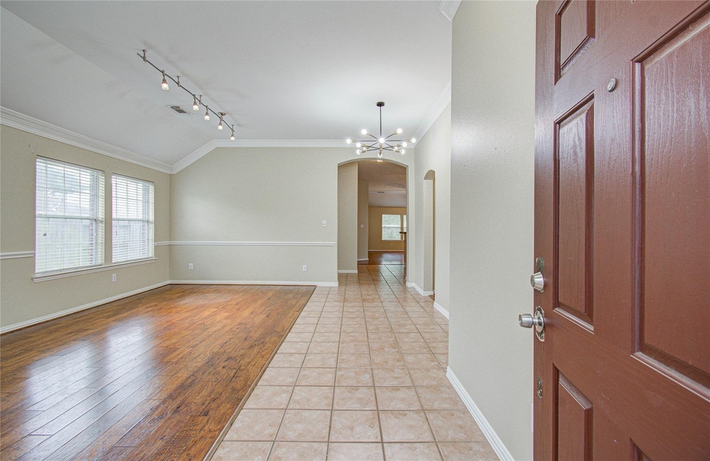 18223 Heathridge Lane - Photo 4