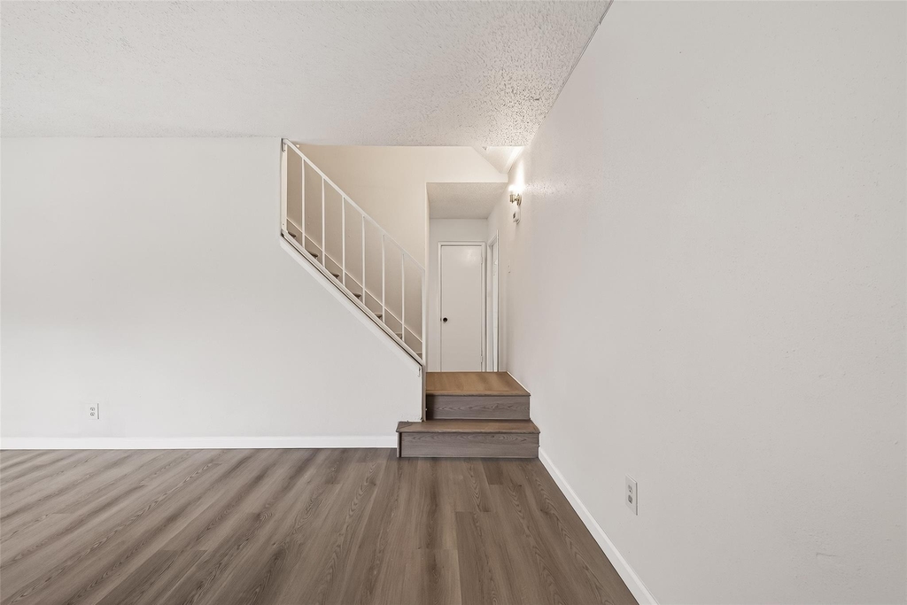 7523 La Place Drive - Photo 4