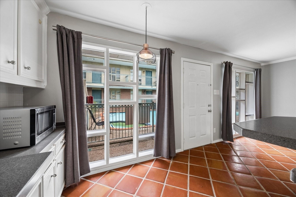 3502 Burlington Street - Photo 10