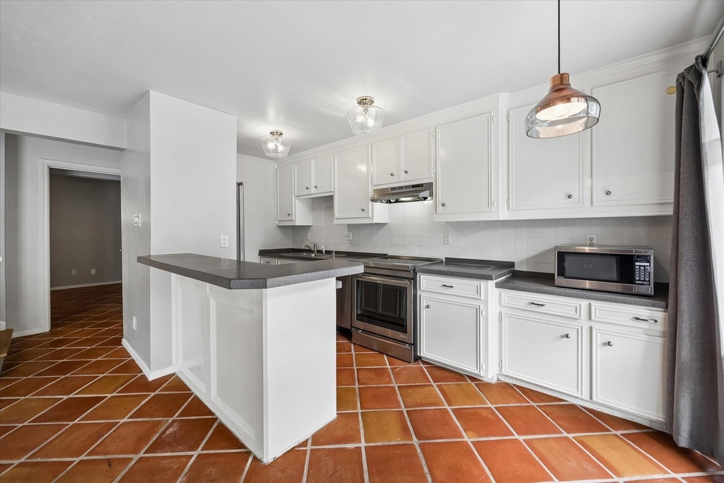 3502 Burlington Street - Photo 3