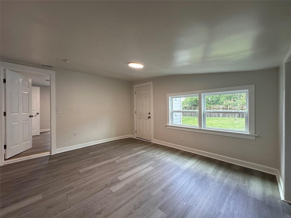 2516 Ivy - Photo 1