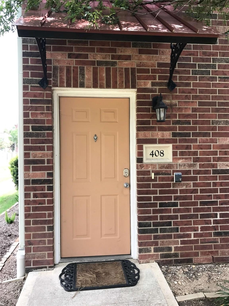 801 Luther Street W - Photo 1