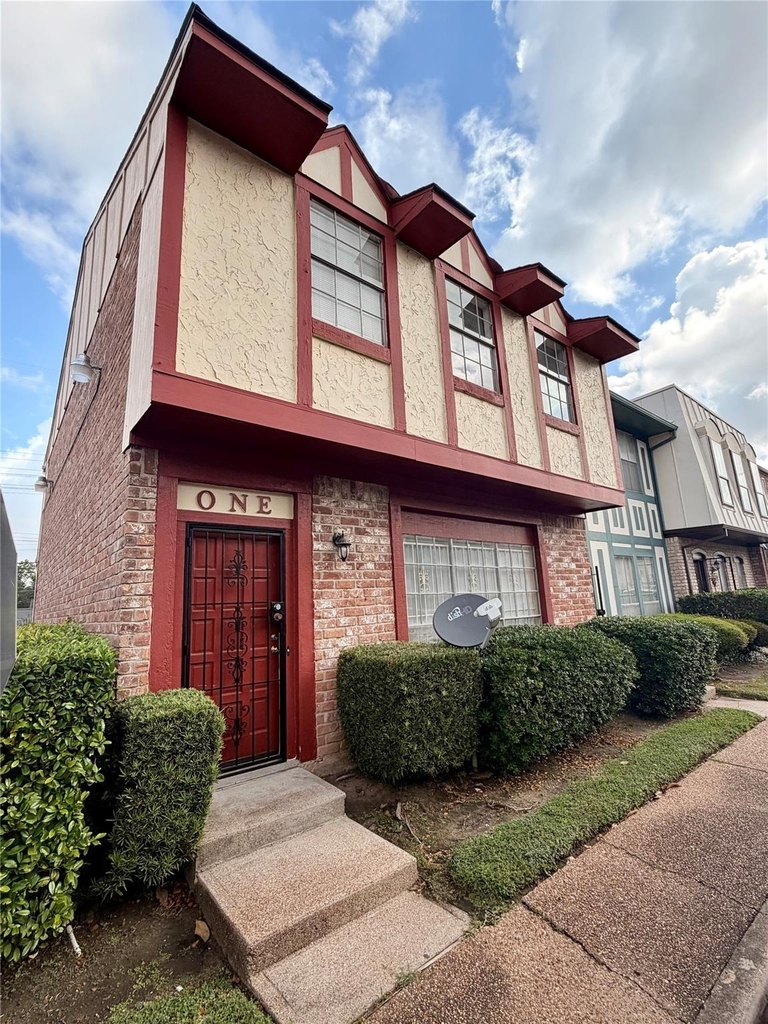 7700 Creekbend Drive - Photo 0