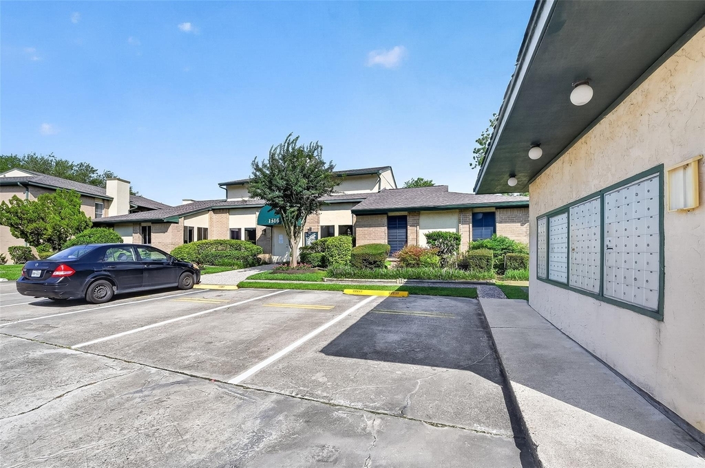 1516 Bay Area Boulevard - Photo 1