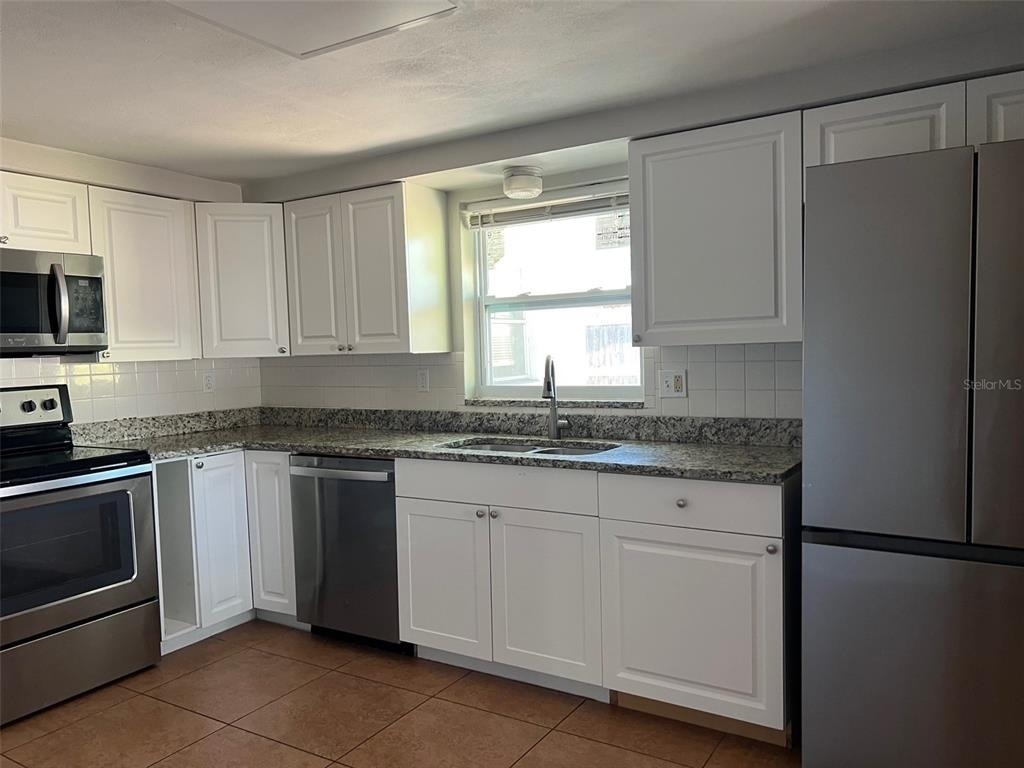 7835 Arbordale Drive - Photo 5