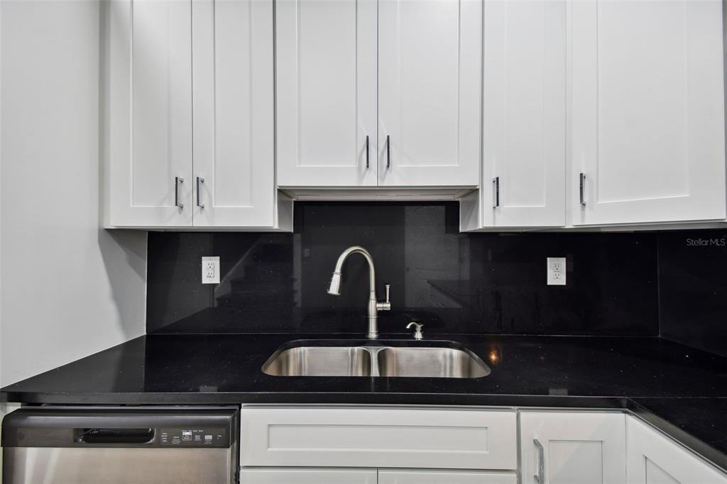 6810 N Navin Avenue - Photo 15
