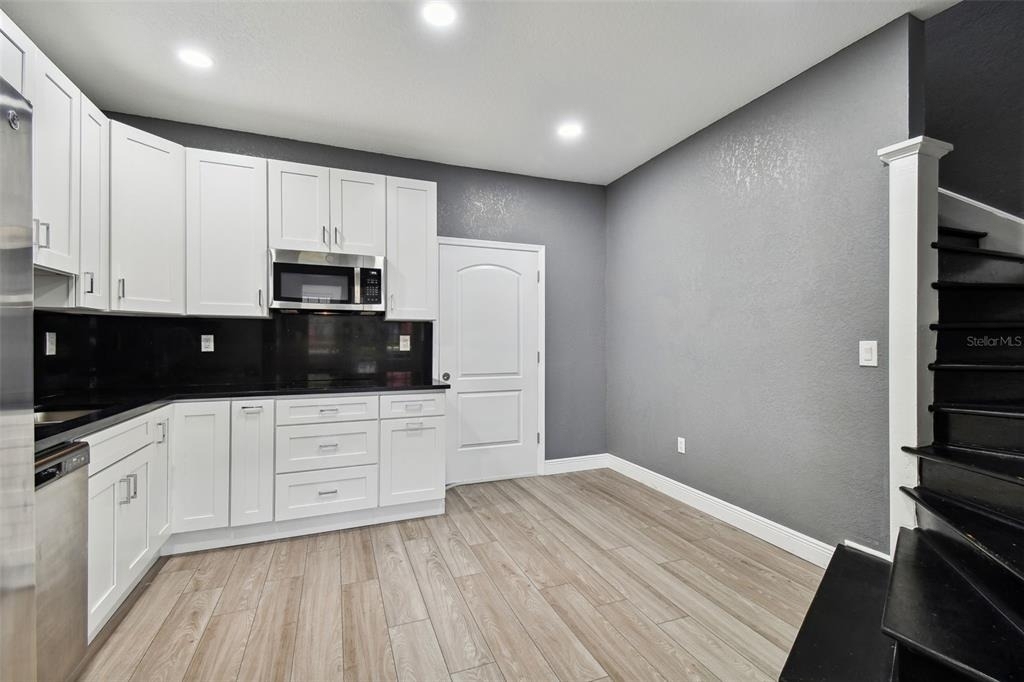 6810 N Navin Avenue - Photo 12