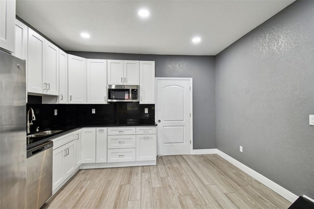 6810 N Navin Avenue - Photo 17