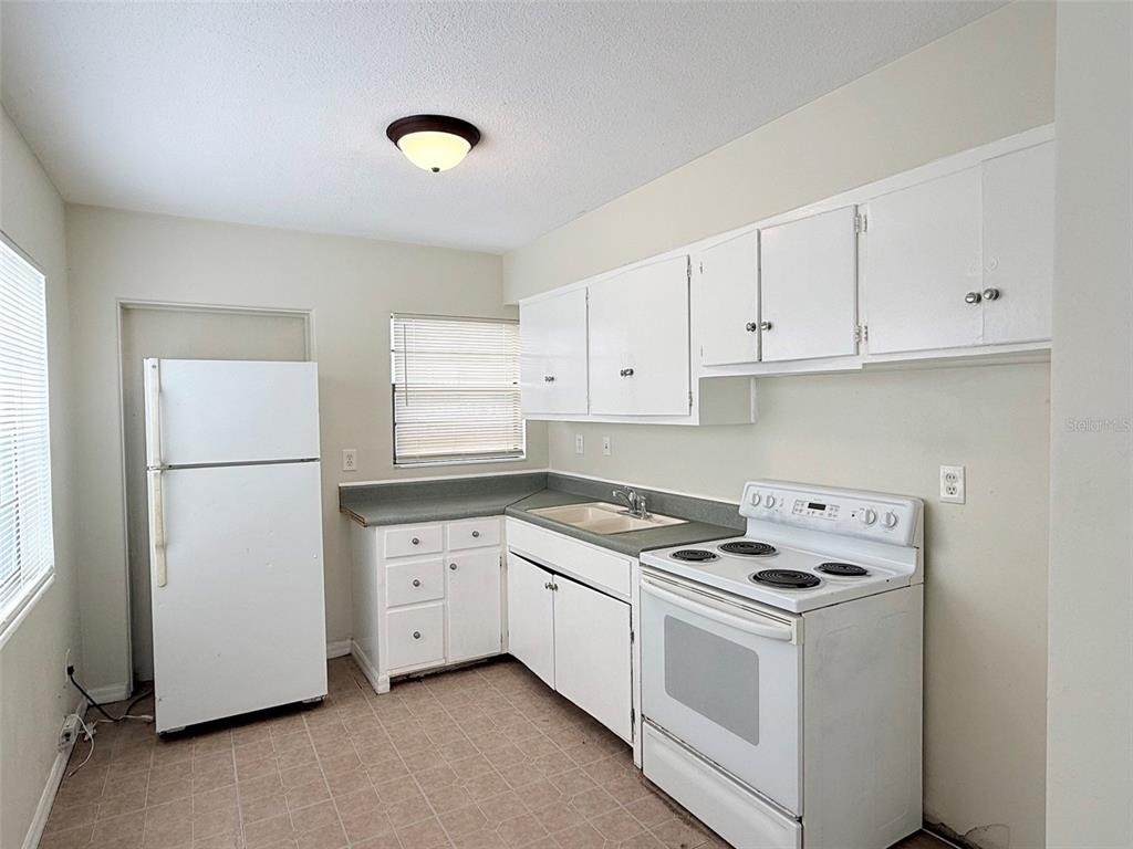 2404 10th Street W - Photo 5