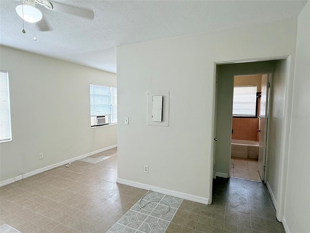 2404 10th Street W - Photo 4