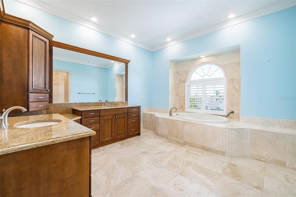 821 Bay Point Drive - Photo 35