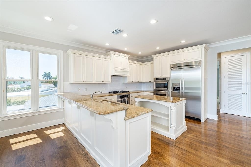 821 Bay Point Drive - Photo 11