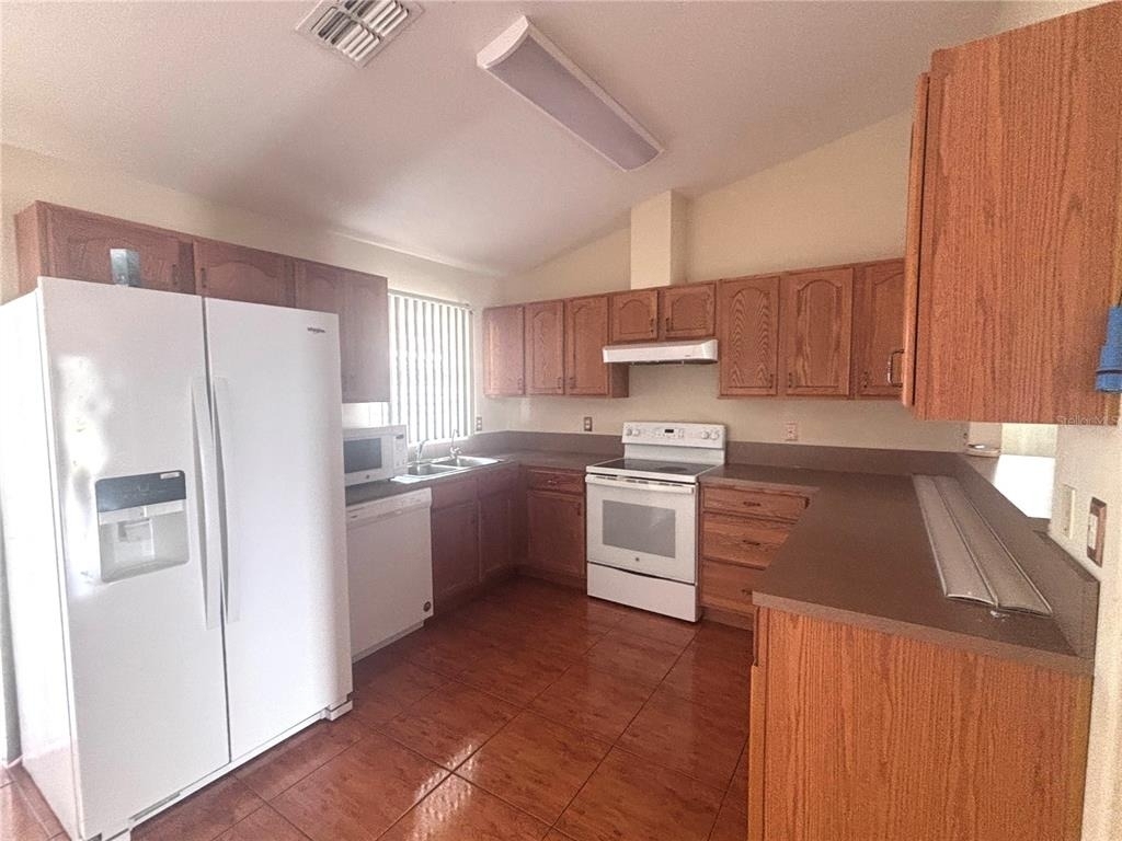 1912 Manatee Dr - Photo 4