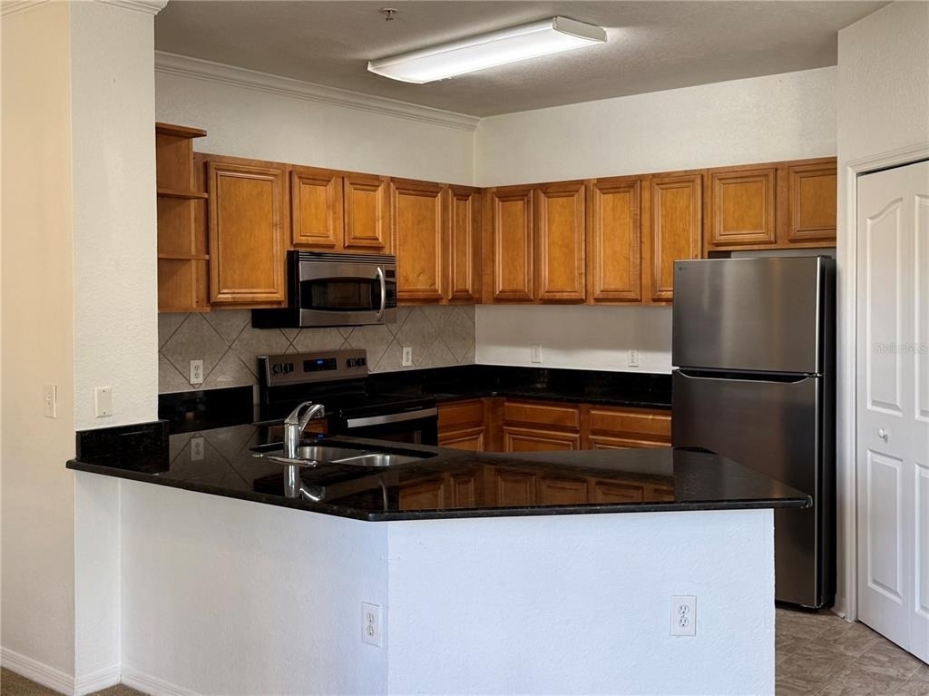 6121 Metrowest Boulevard - Photo 7