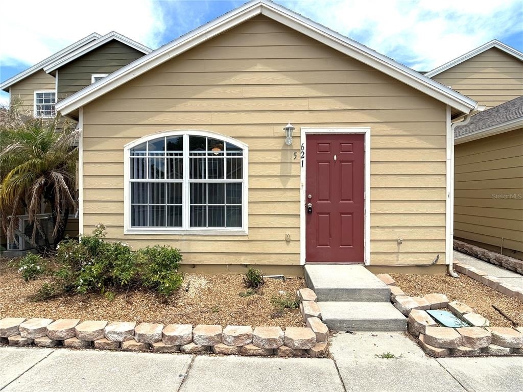 621 Washington Palm Loop - Photo 0