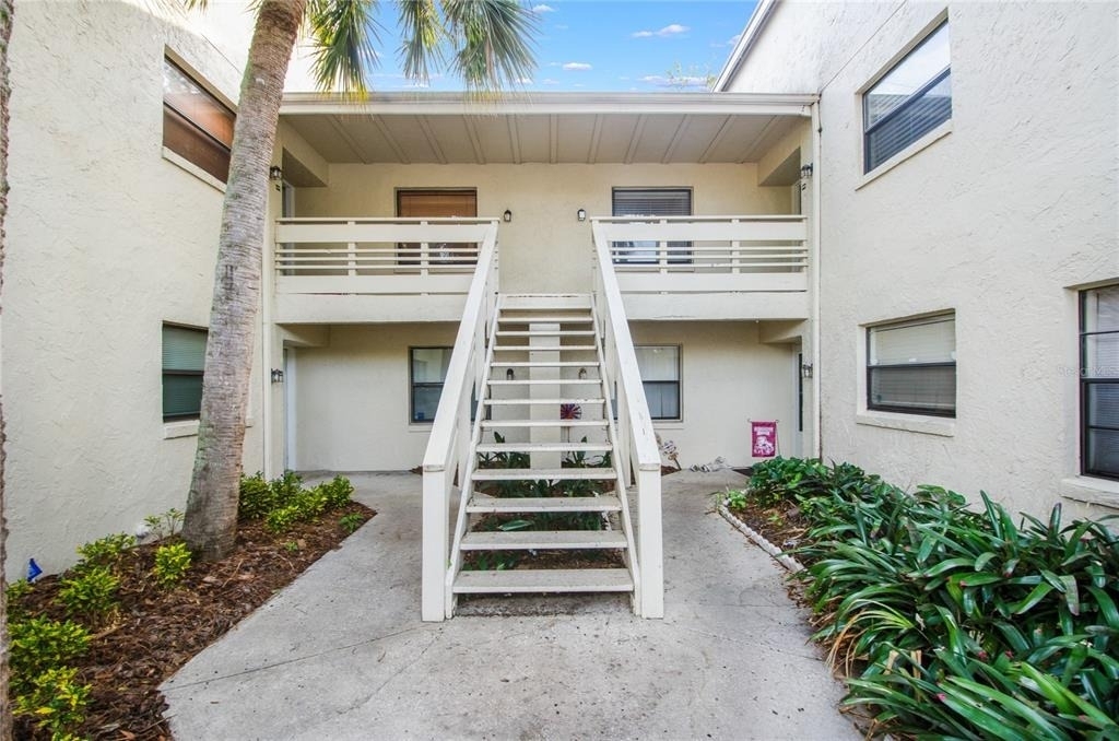 439 S Netherwood Crescent - Photo 1