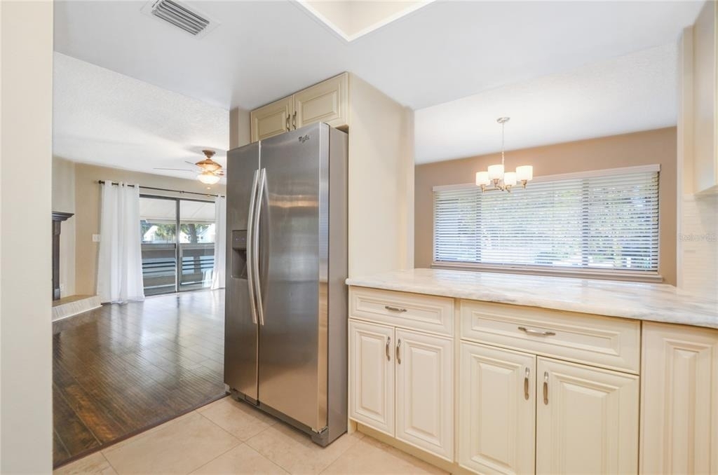 439 S Netherwood Crescent - Photo 5