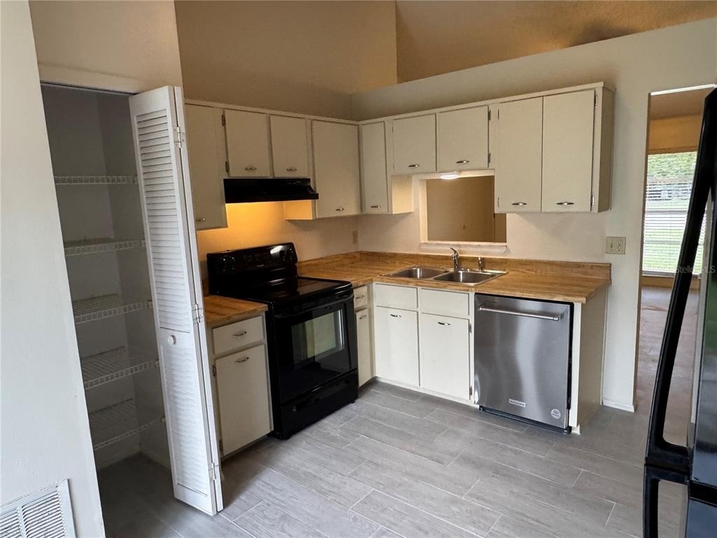 10041 Massey Street - Photo 5