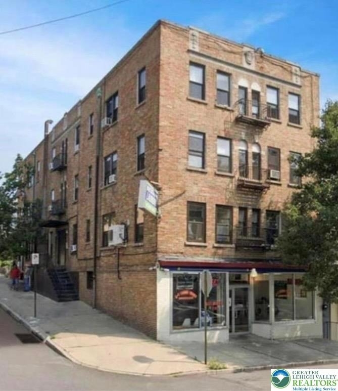 397 W Allen Street - Photo 0