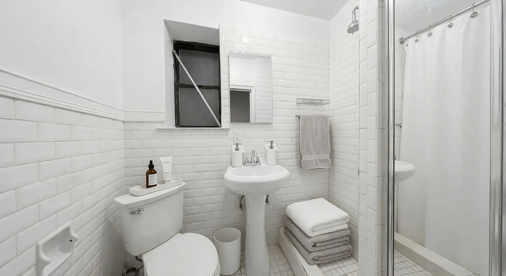 West 49th Street/ 9th ave - Photo 5