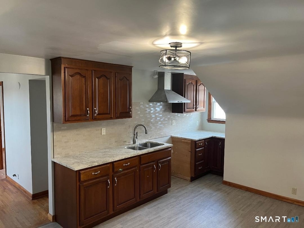 1106 Main Street - Photo 2