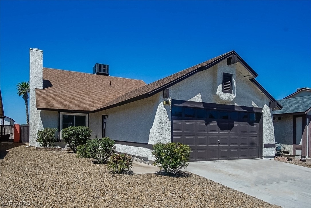 910 Clipper Drive - Photo 1