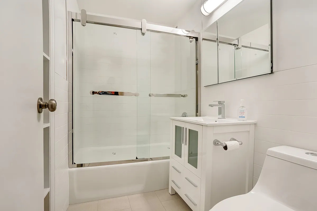 365 West 52nd Street - Photo 8