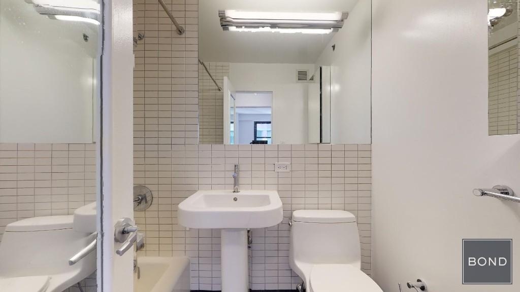 222 East 39th Street Apartment 22A - Photo 4