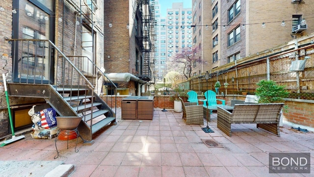 150 East 84th Street Apartment 10 - Photo 3