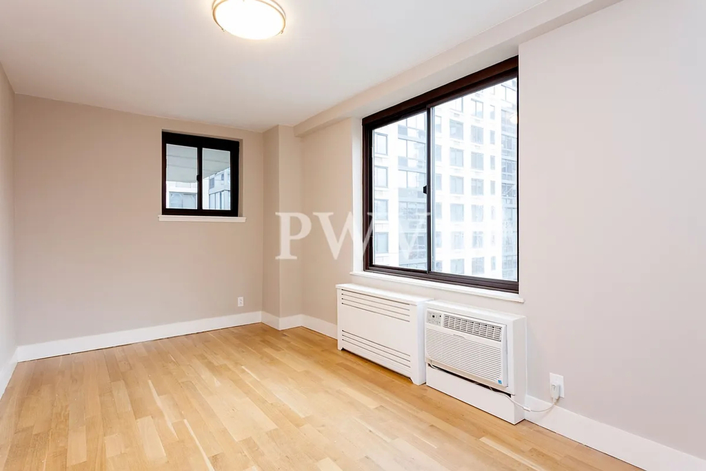 3 Bed West 97th Street  - Photo 2